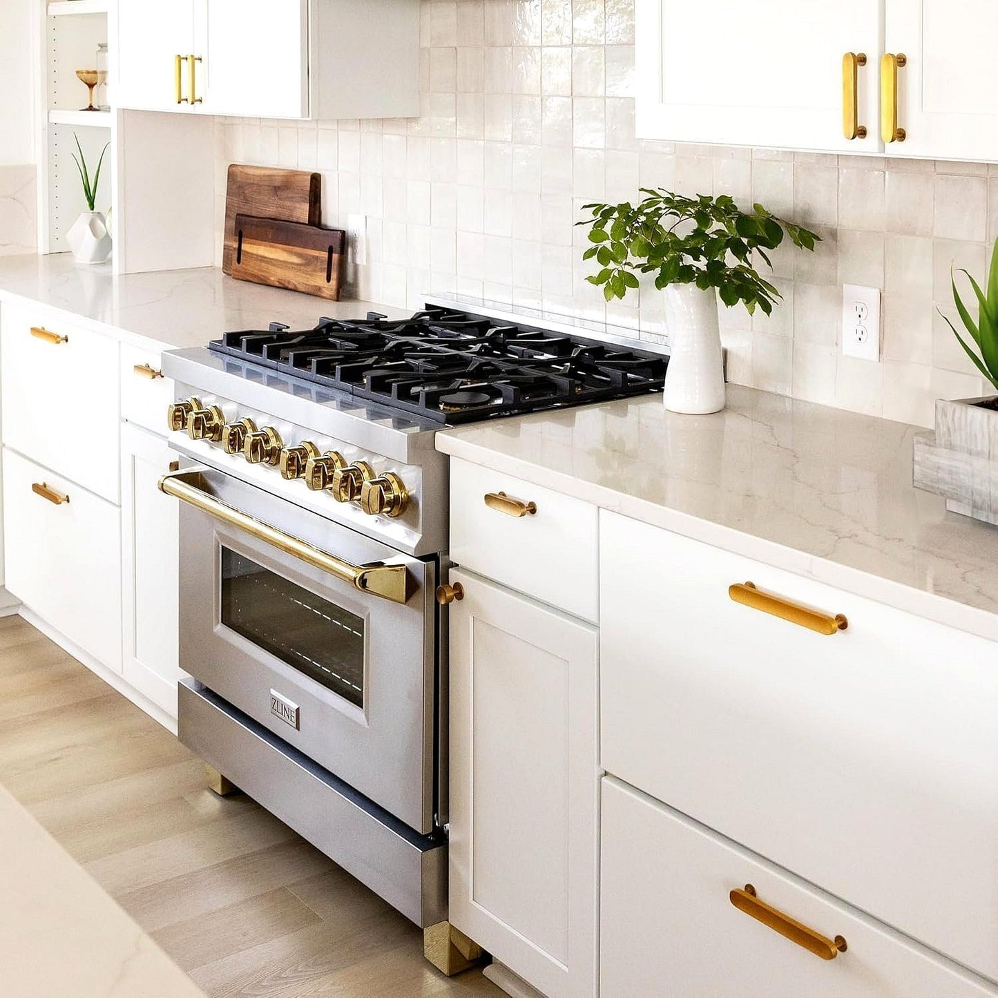 ZLINE Autograph Edition 36 Inch 4.6 Cu. Ft. Dual Fuel Range with Gold Accents, RAZ-36-G